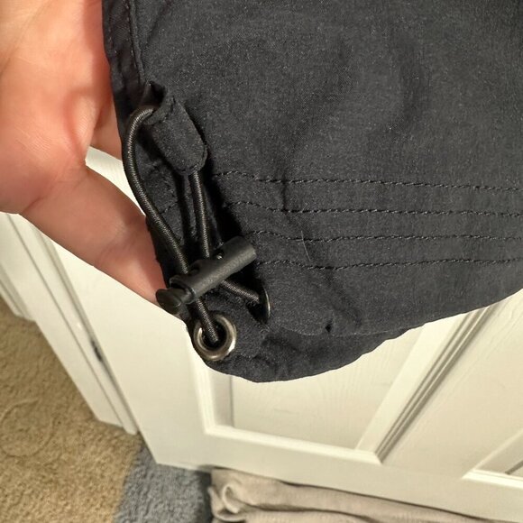 Orvis Passport capris, size 20, black, pockets, adjustable toggles at hems - Picture 2 of 12